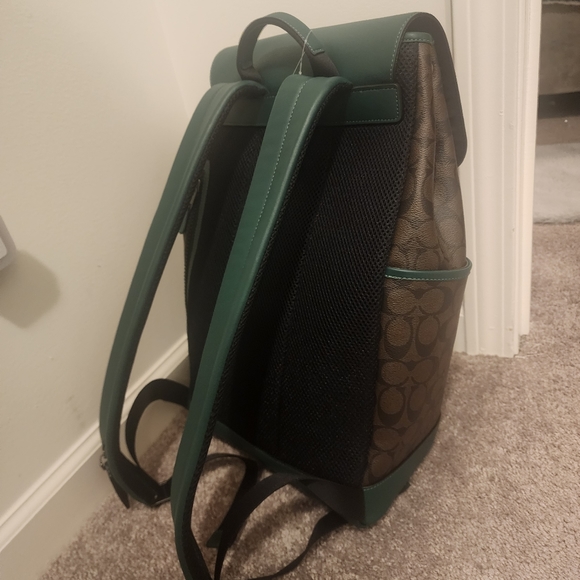 COACH- NWT Coach MEN's Track Backpack In Colorblock Signature Canvas - Picture 3 of 4